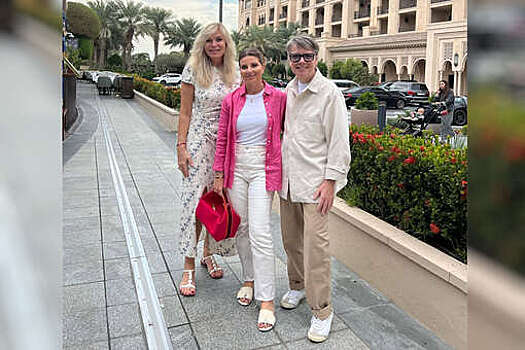 Валентин Юдашкин с женой улетел в Дубай