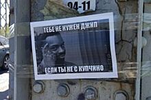 «Ждем ремонта»: Цимбалинский мост в Петербурге обклеили мемами