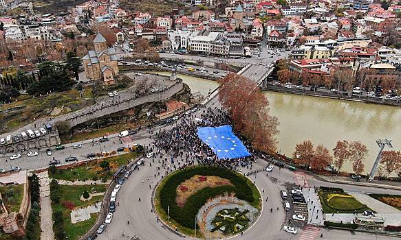 Еврокомиссия пригрозила Грузии отменой безвиза