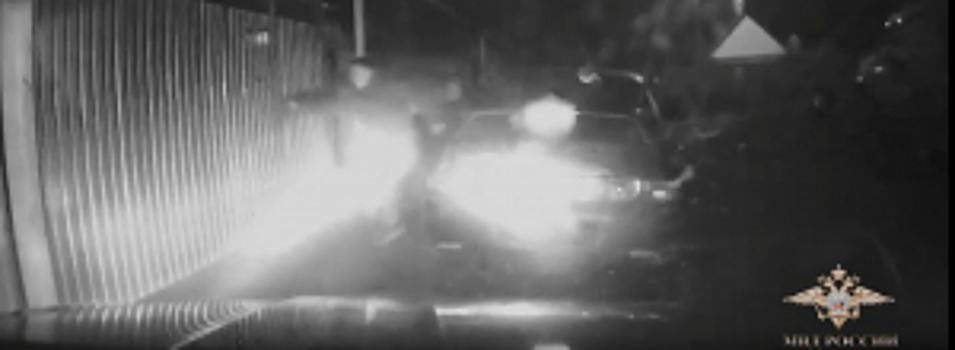 В Саратовской области сотрудники полиции при задержании нетрезвого водителя применили огнестрельное оружие