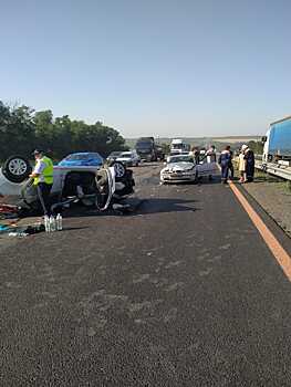 Молодая семья с ребенком пострадала в тройном ДТП в Ростовской области