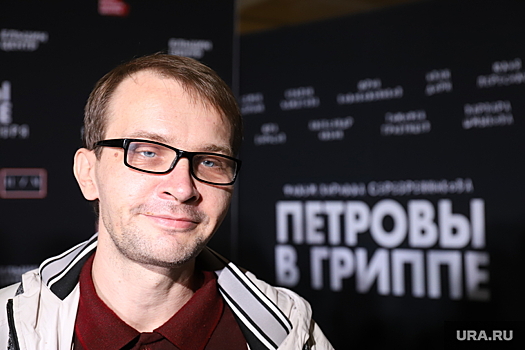 Уральский писатель Алексей Сальников признался Собчак, что жена просит его уехать из страны