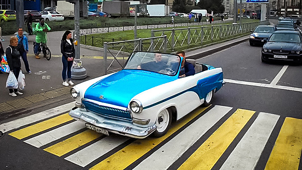 ГАЗ-21 Родстер на улицах города – реакция людей