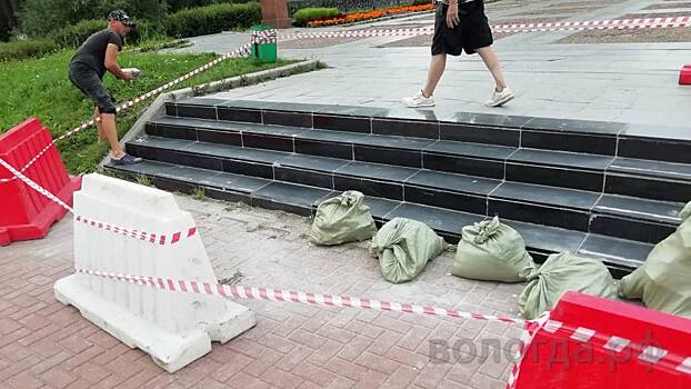 Ступени у памятника Батюшкову в Вологде привели в порядок