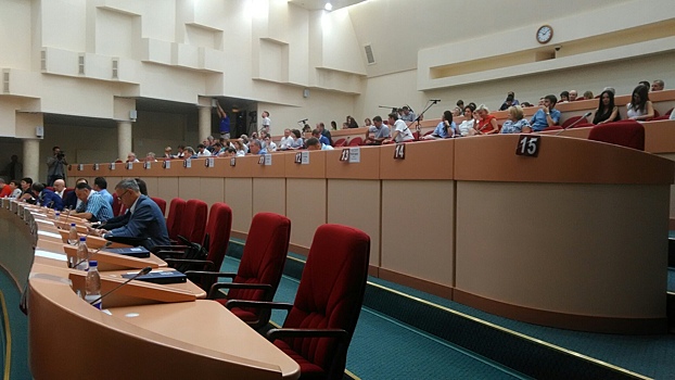 Парламентарию не разрешили станцевать в думе