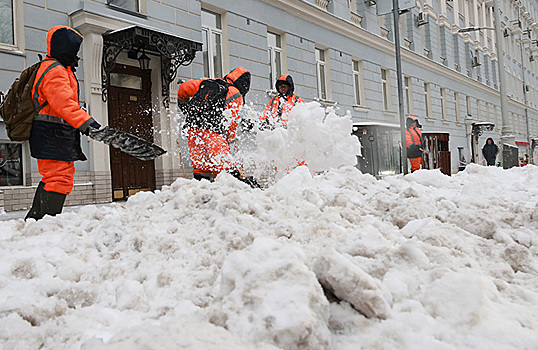 На уборке снега в центре Москвы заметили кубинцев
