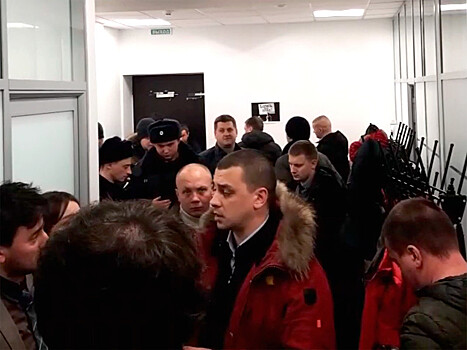 В Москве полиция ворвалась в офис "Открытой России", где организовали трансляцию с Михаилом Ходорковским