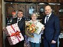 Александру Александровну Макарову – маму погибшего при исполнении служебных обязанностей сотрудника СИЗО-1 УФСИН России по г. Санкт-Петербургу и Ленинградской области поздравили с 70-летием