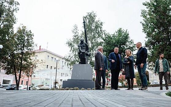 Хинштейн проинспектировал ход благоустройства общественных пространств