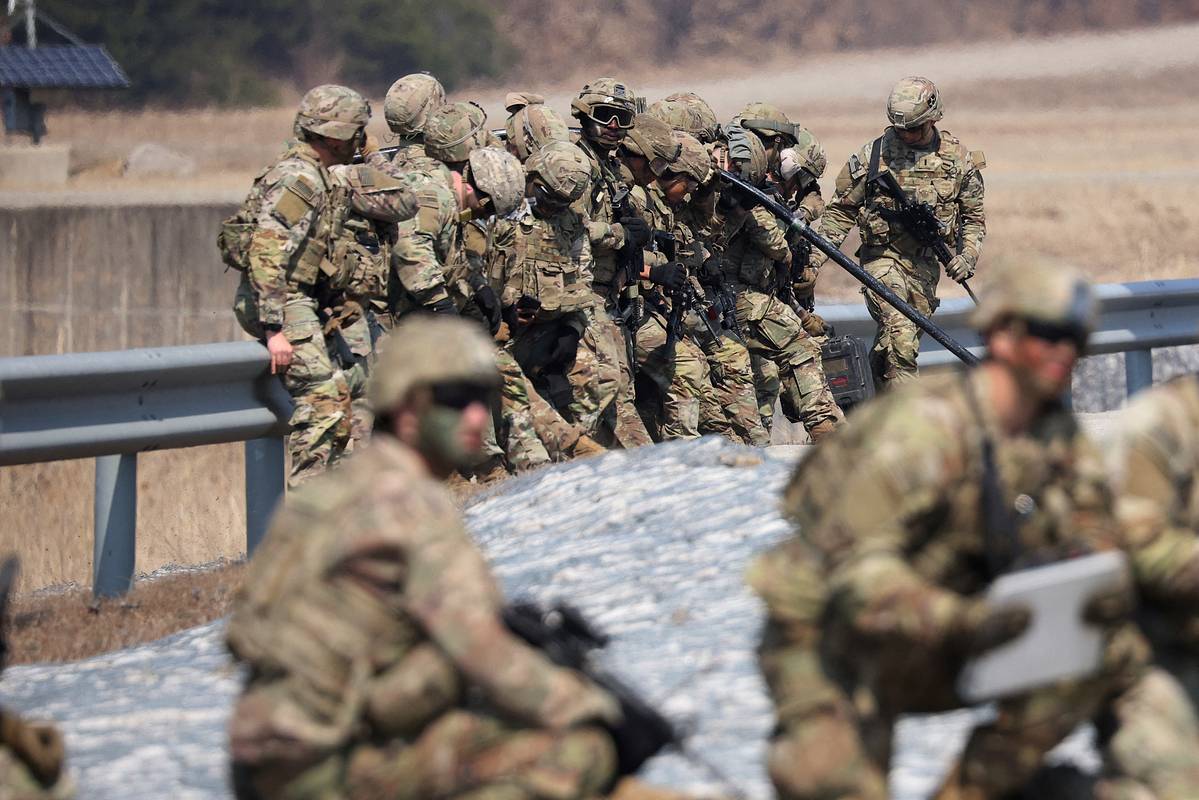 Пентагон&nbsp; эвакуировал военных с ряда баз США на Ближнем Востоке