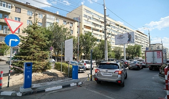 В центре Волгограде заработала еще одна платная парковка