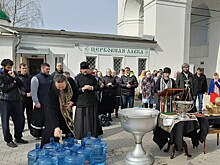 Во Ржеве священники провели крестный объезд от коронавируса