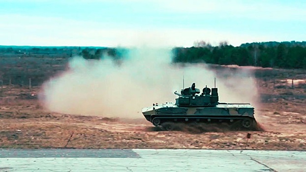 На море и в субтропиках: кадры испытаний способного вести стрельбу прямо на плаву новейшего танка «Спрут-СДМ1»