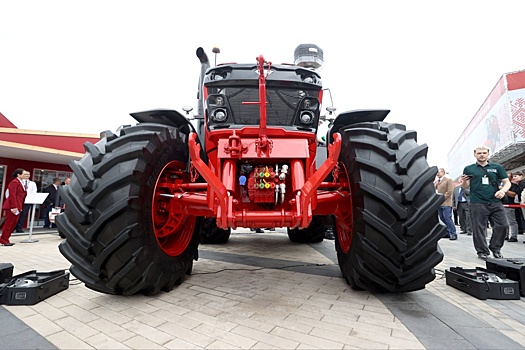 Самый мощный в мире трактор выходит на рынок