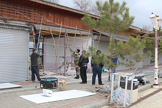 На Паралии под Анапой сносят незаконные роллеты