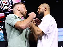 «Было легко залезть под кожу этому парню». Дю Плесси — о стычке с Чимаевым на стердауне