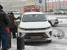 Петербургские таксисты просят включить их в "белый список" ресурсов Минцифры