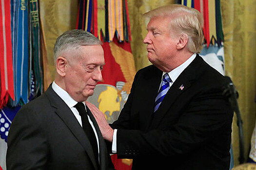AP: Трампа покинула "тройка здравого ума"