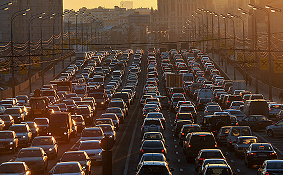 Пробки в Москве достигли девяти баллов