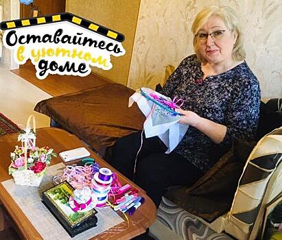 Татьяна Демидова из Рязанского освоила художественные техники в проекте «Московское долголетие»