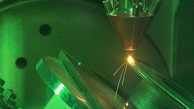 В Санкт-Петербургской лаборатории начали выращивать детали для предприятий гособоронзаказа с помощью лазера