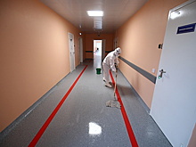 Главврач предложила показать работу красных зон и помочь медикам