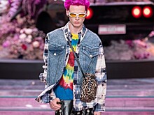 Новая мужская коллекция Versace: спортивные автомобили и посвящение Киту Флинту