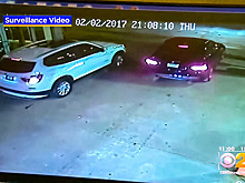 Скандальный угон премиальных автомобилей из салона попал на видео