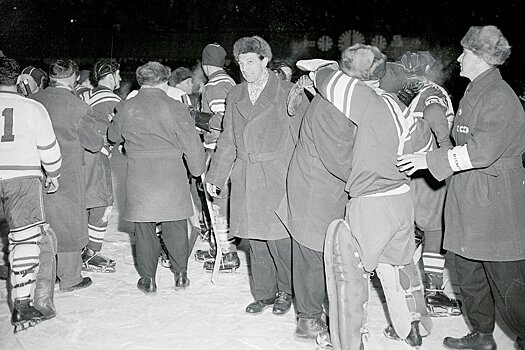 Победный дебют сборной СССР по хоккею на Олимпиаде-1956 — в решающем матче наши засушили канадцев