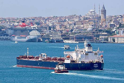 На танкере с российским экипажем моряк погиб от отравления