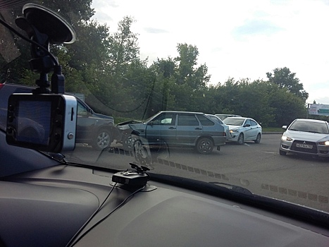 На «пьяной» дороге в Уфе массовое ДТП: образовалась длинная пробка