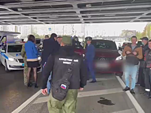 В центре Москвы в автомобиле обнаружен труп мужчины с огнестрельными ранениями