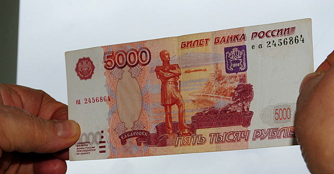 В денежном обороте Свердловской области количество фальшивок сократилось втрое