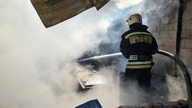 В Волгоградской области огнеборцы спасли пожилого мужчину