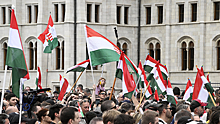 Политолог заявил о причастности миллиардера Сороса к протестам в Венгрии