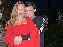 Павла Мамаева и его новую возлюбленную задержали на таможне в аэропорту