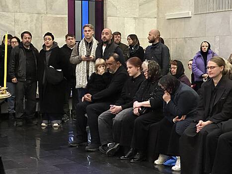 Появились кадры из зала, где прощаются с актером Поповым