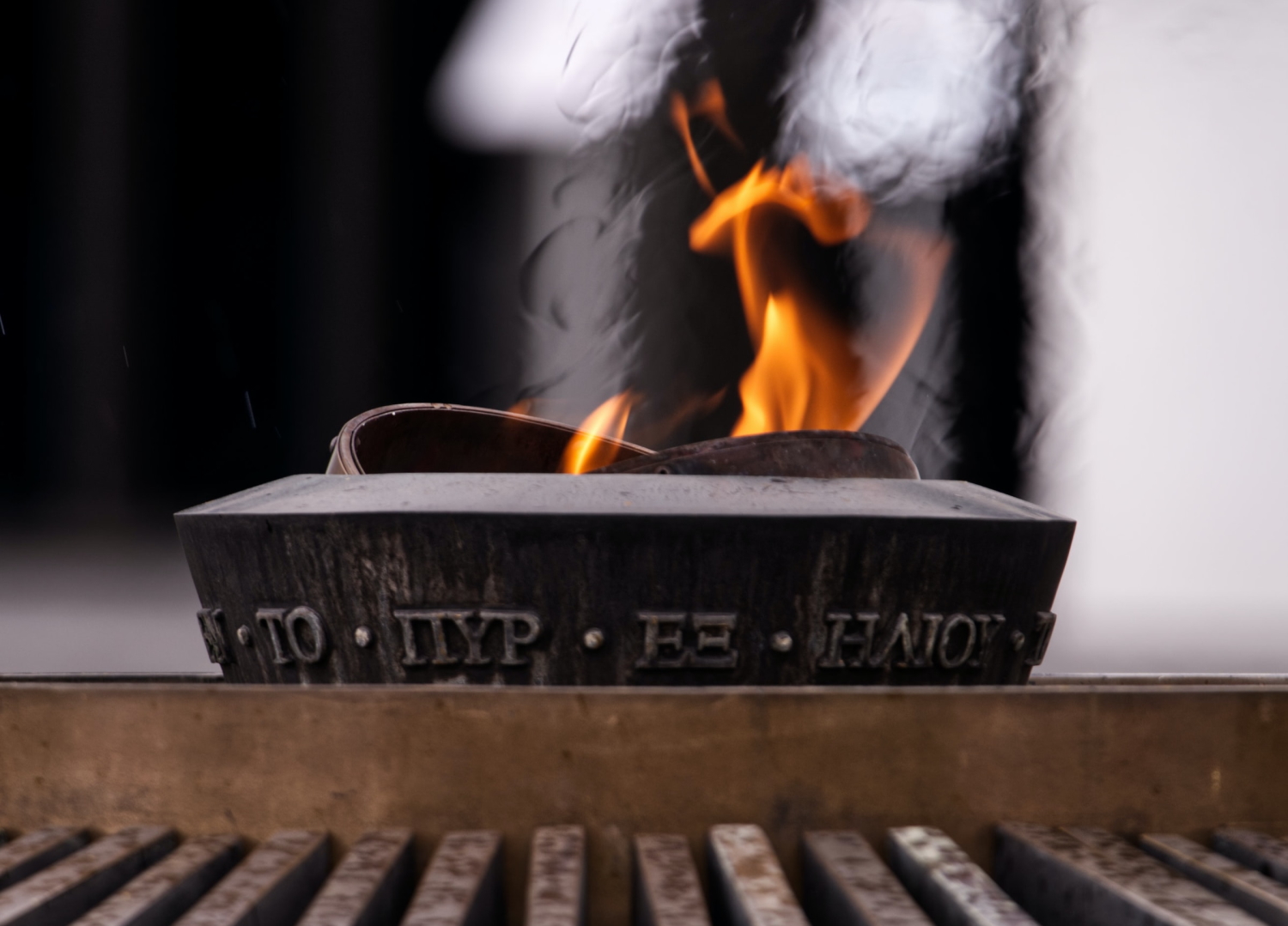 эйфелева башня 2022. пожар на эйфелевой башне 2024. эйфелева башня в париже пожар. пожар на эйфелевой башне 2024. пожар на эйфелевой башне 2024.