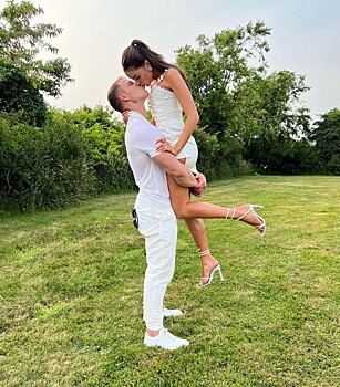 «Мисс Вселенная» Оливия Калпо закатила вечеринку в честь помолвки с футболистом