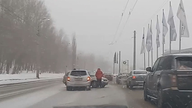 Lada Kalina и Toyota столкнулись на улице Бринского в Нижнем Новгороде