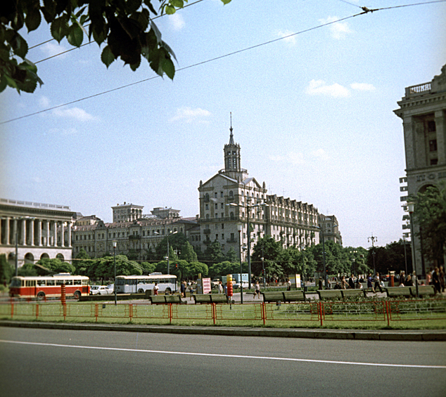 На улице Крещатик, главной улице города Киева, 1972 год