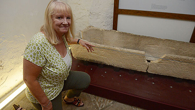В Британии посетители музея разбили древний саркофаг
