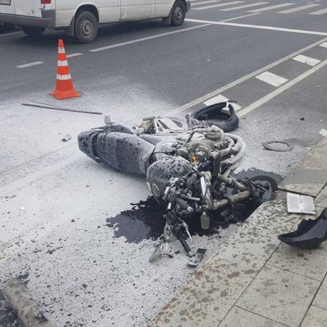 Автомобиль вдребезги разбился на кузбасской трассе - Рамблер/авто