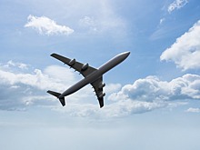 Пенсионера обвинили в домогательствах к четырем женщинам на борту Singapore Airlines