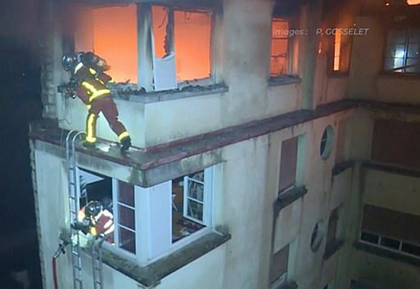 Пожар возник в восьмиэтажном здании в 16-м округе города в ночь на вторник 