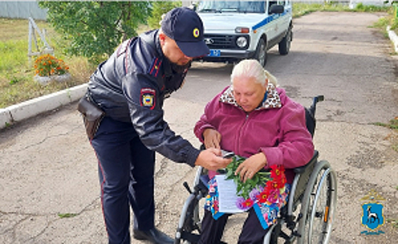 В Самарской области сотрудники полиции и общественники проводят профилактические мероприятия с пожилыми гражданами