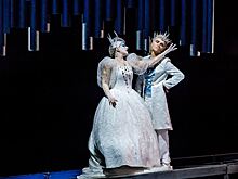 Челябинский театр драмы построил замок для Снежной Королевы.