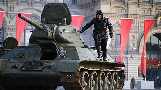 Танк Т-34 сняли с постамента для участия в параде Победы