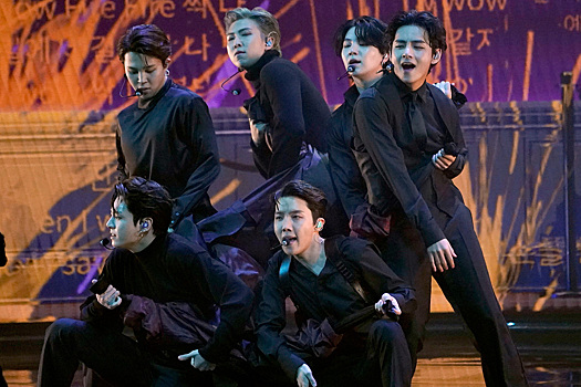 Возвращение BTS сопровождается инсталляциями по всему миру