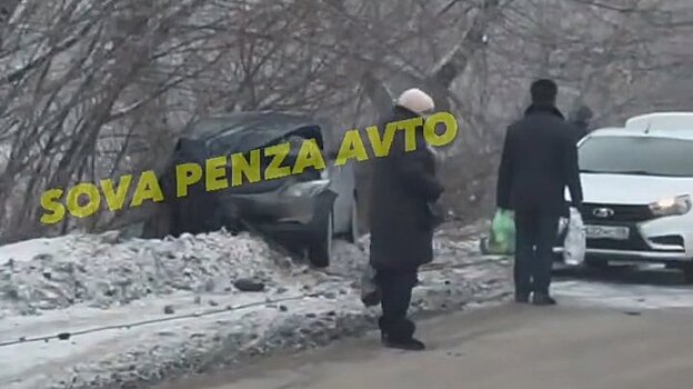 Снес столб: ДТП на улице Измайлова парализовало движение